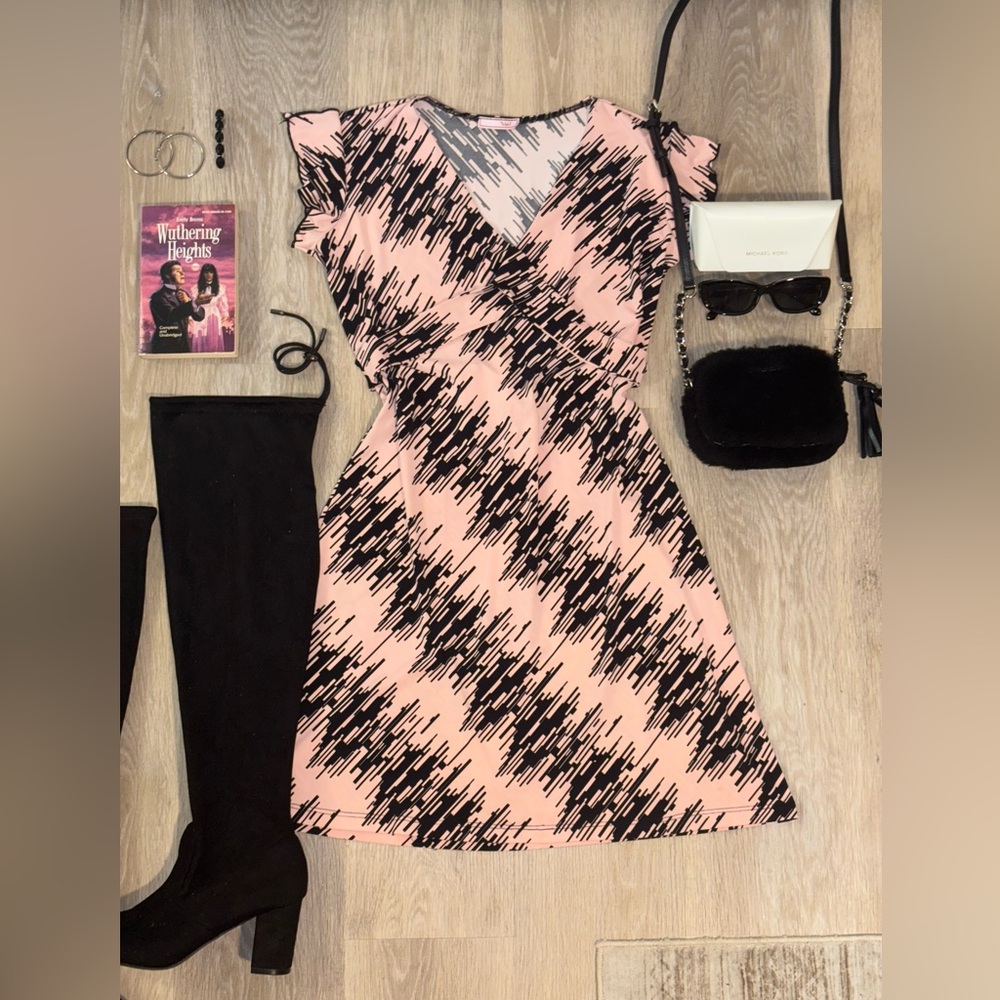 Stylish True Vintage Pink and Black Patterned 70’s Dress